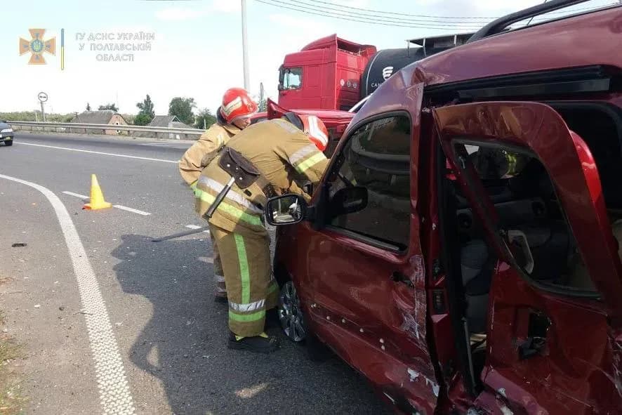 Під Полтавою сталася ДТП, є поранений