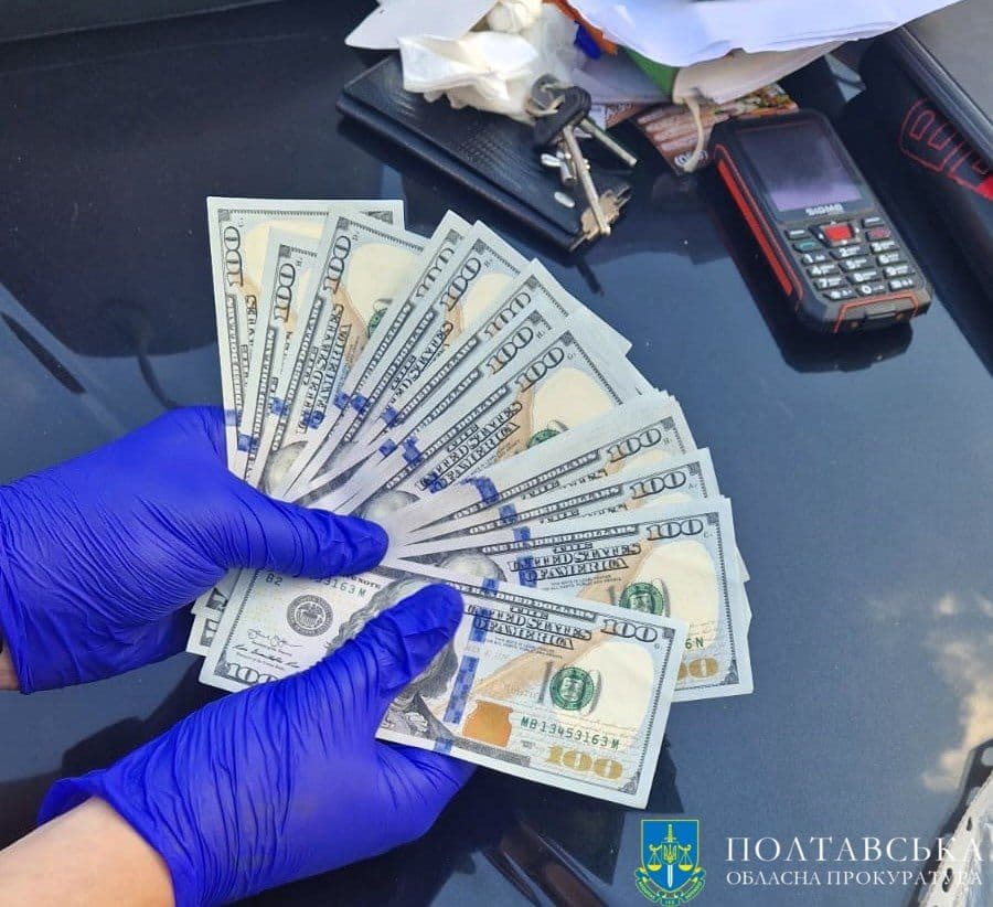 На Полтавщині викрили голову МСЕК та його спільницю, які за гроші підробляли довідки про інвалідність