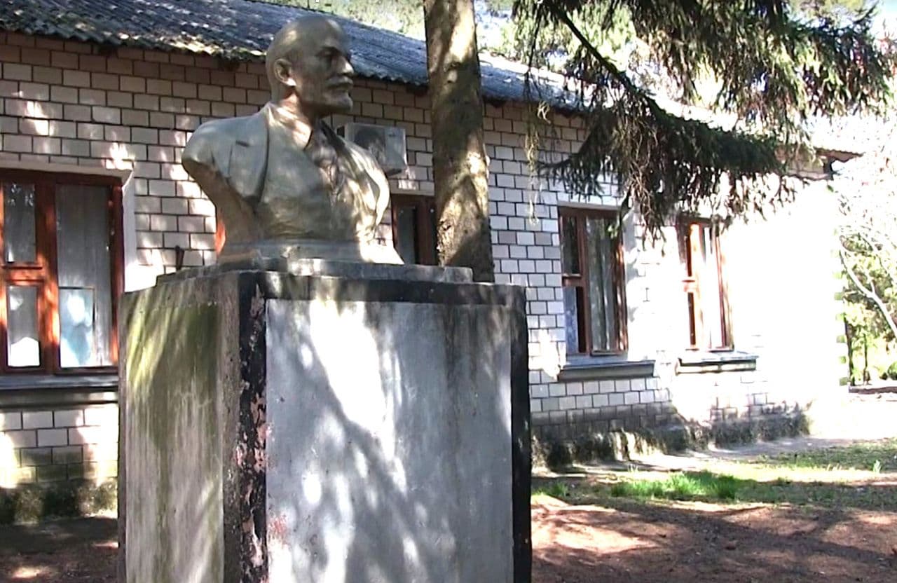 У Зіньківській громаді демонтували пам'ятник Леніну
