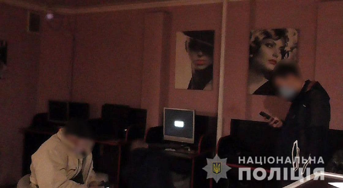 На Полтавщині правоохоронці викрили гральний заклад, про який повідомила місцева жителька