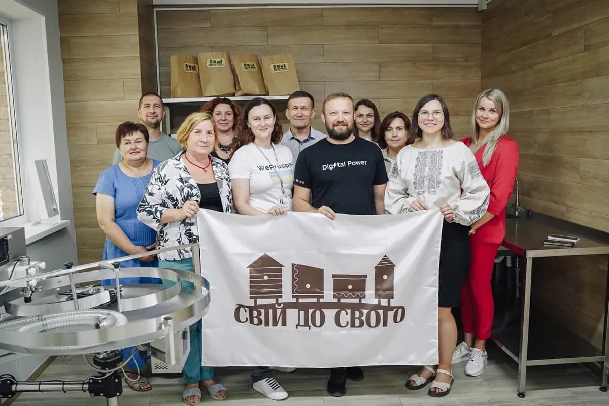 На Полтавщині пасічниці створили цех, де готують крем-мед