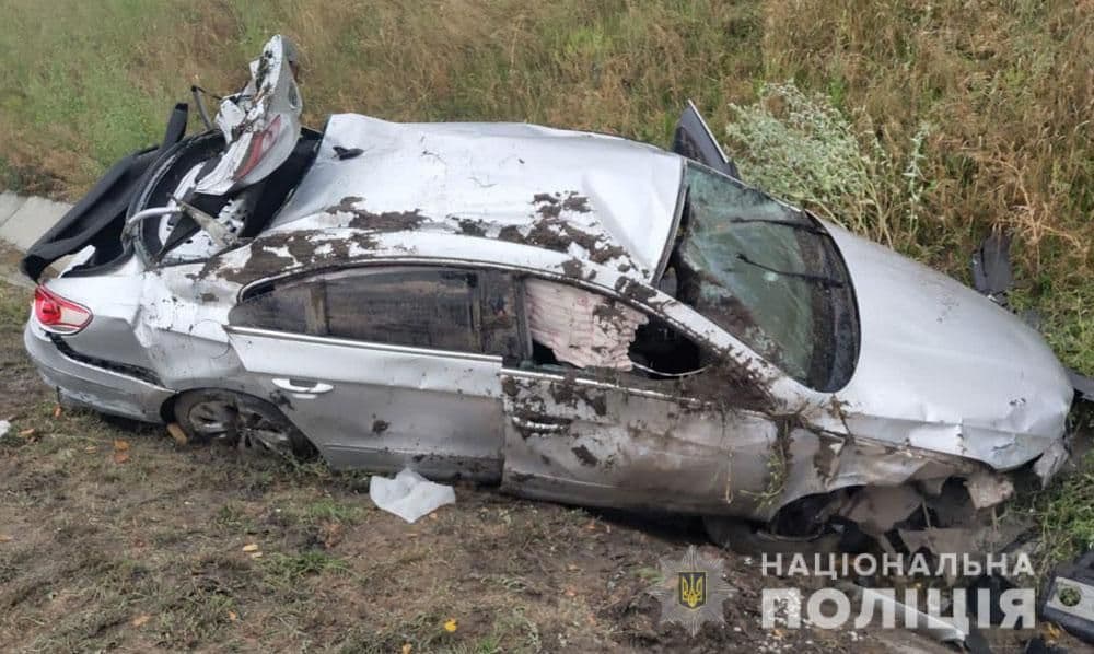На Миргородщині на дорозі Київ-Харків автомобіль з'їхав у кювет