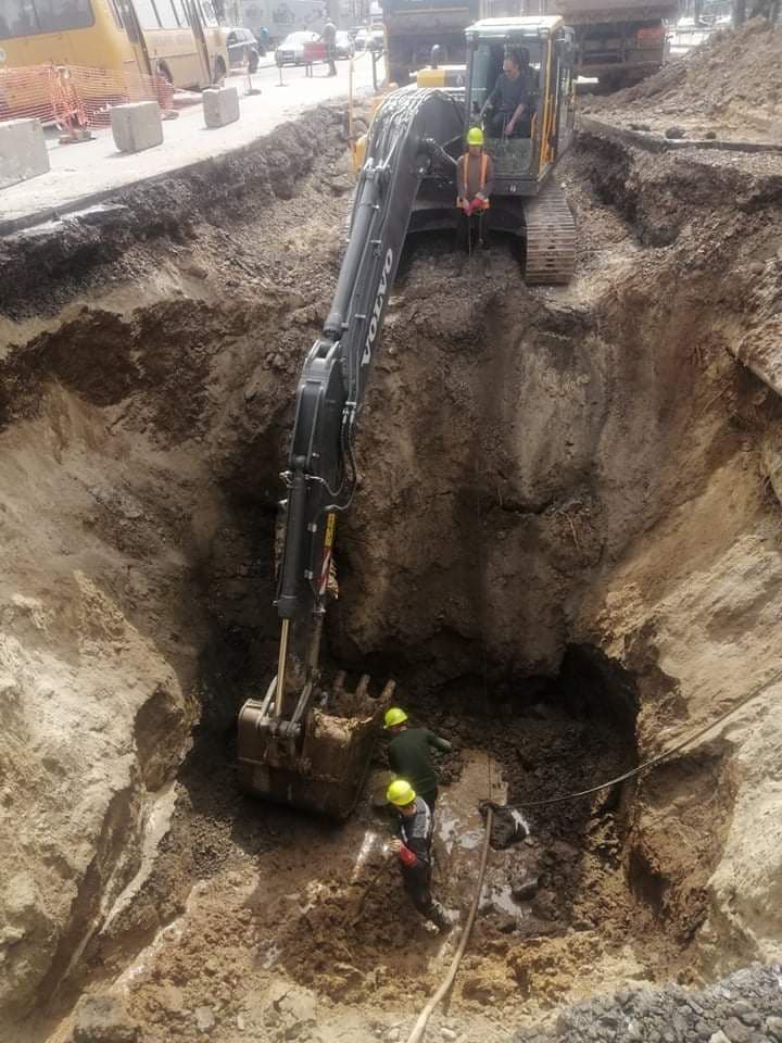 Глибина сім метрів: у Полтаві знову обвалилася каналізація