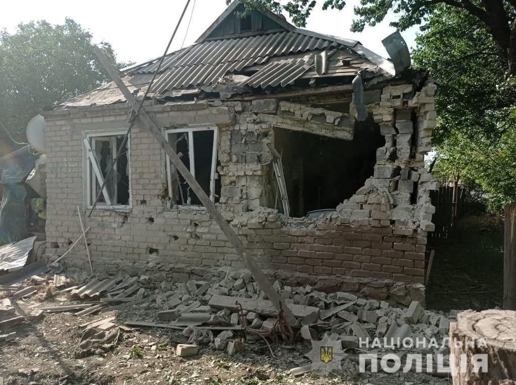 Росіяни обстріляли 12 населених пунктів Донеччини – є жертви