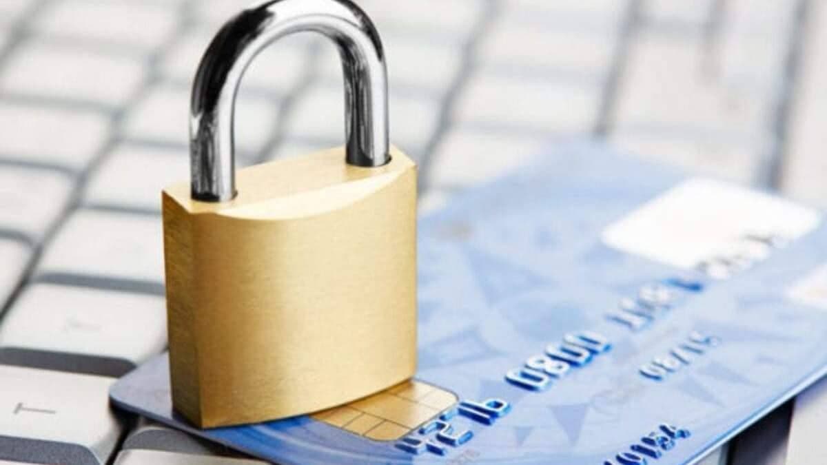 Нацбанк розблокував арештовані рахунки українців