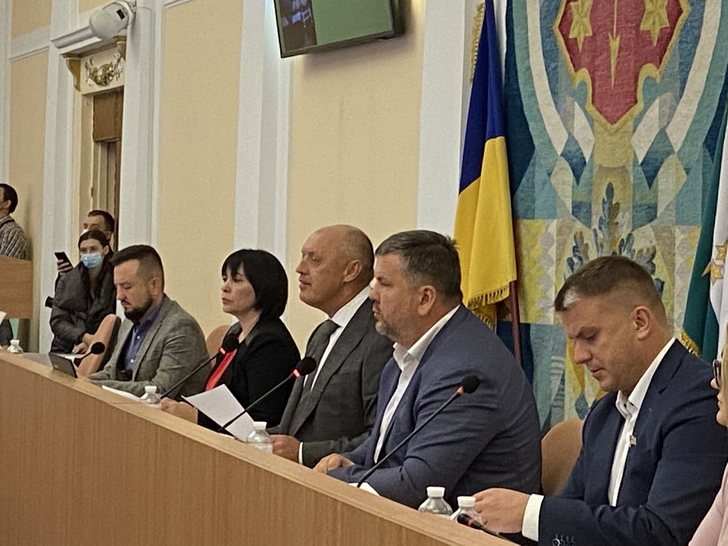 На новорічних подарунках не буде прізвища мера: як минає полтавська сесія