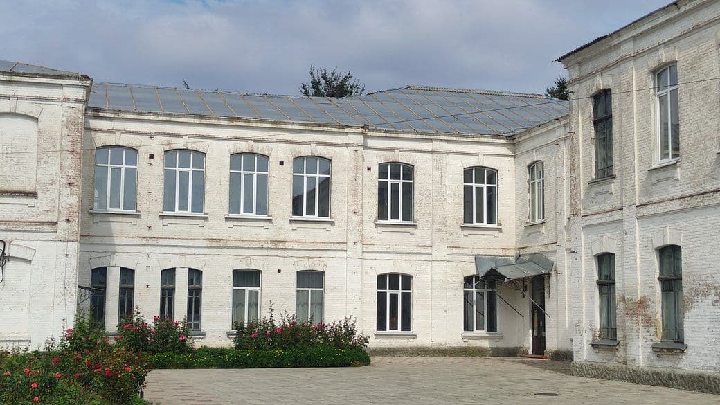 У Зінькові триває ремонт ліцею, який пошкодила негода: на якому етапі роботи