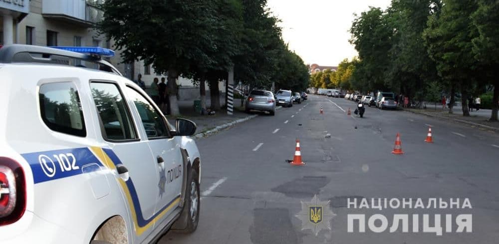 На Полтавщині неповнолітній мотоцикліст збив бабусю