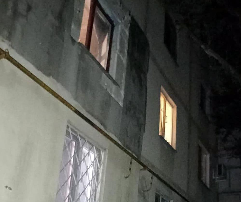 На Полтавщині чоловік випав з другого поверху і загинув