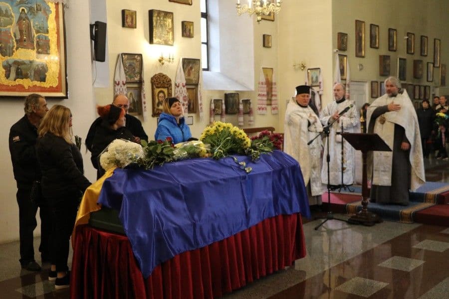 Полтава попрощалася із солдатом Миколою Осадчиком