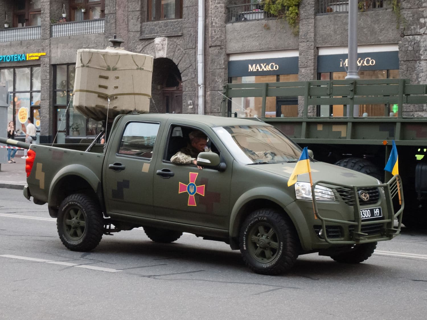 Відтепер штрафуватимуть водіїв, які незаконно використовують номери ЗСУ