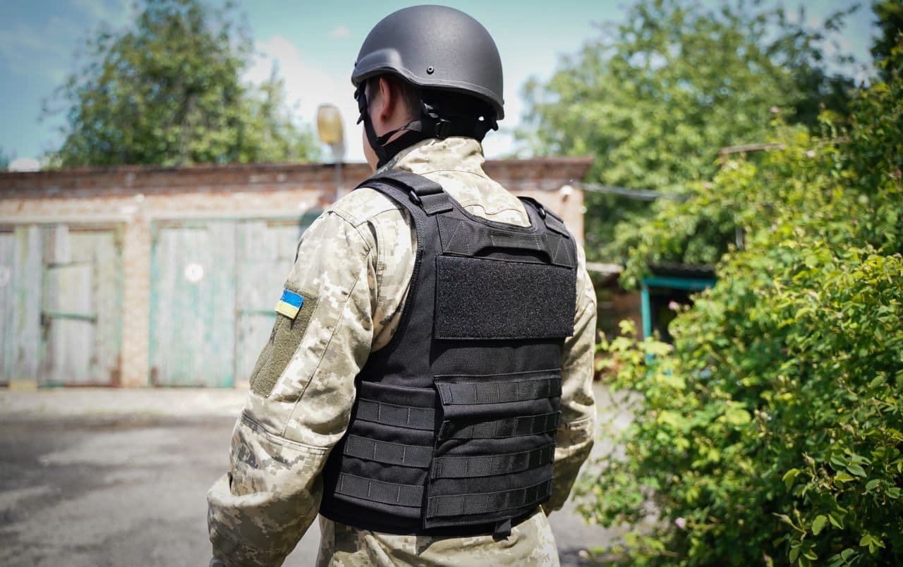 На Полтавщині військові та поліціянти отримали бронежилети та каски