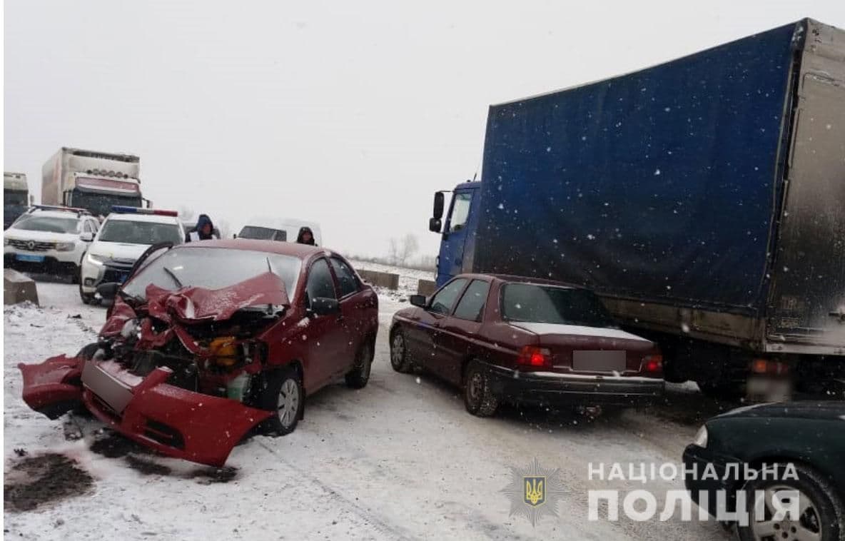 На Полтавщині в Кобеляцькому районі зіткнулися автомобілі МАЗ і Chevrolet