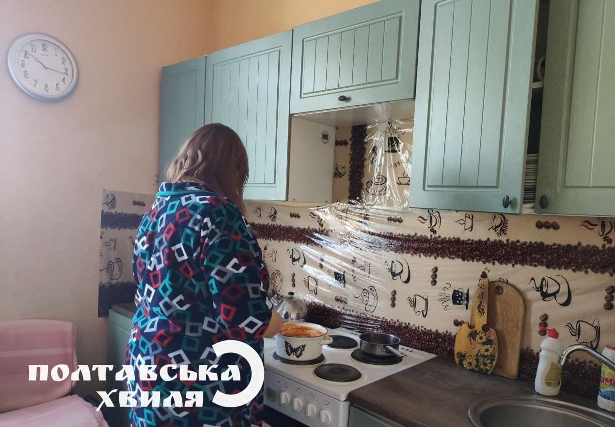 «Вона до нас приїхала з животом, дітьми і в жахливому стані. Частина її руки не працювала, два пальці відрубані»: де полтавки шукають порятунок