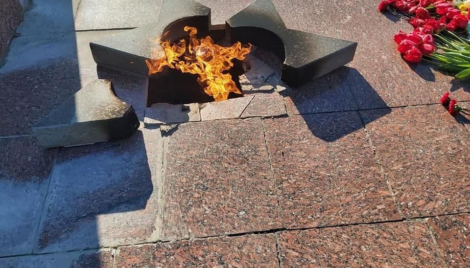 Дівчині, що розгромила пам'ятник у Решетилівці, присудили умовний термін
