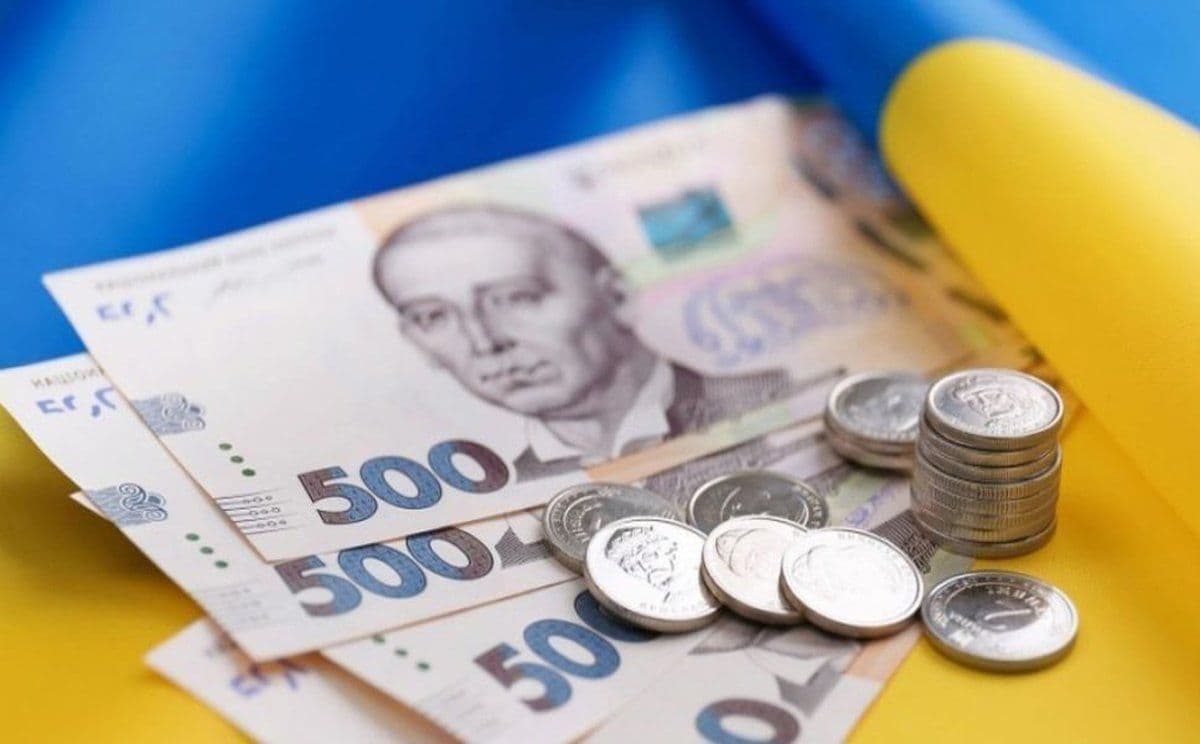 Реальна зарплата українців склала вже 13,6 тисячі гривень — Шмигаль