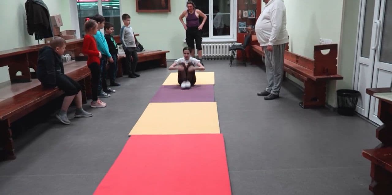 Розгляд проєкту закону «депушкінізації» та Академія клоунів у Полтаві – головне за 17 лютого