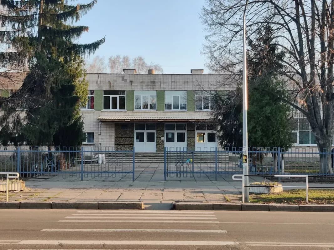 На фасадах полтавських шкіл планують встановити меморіальні дошки