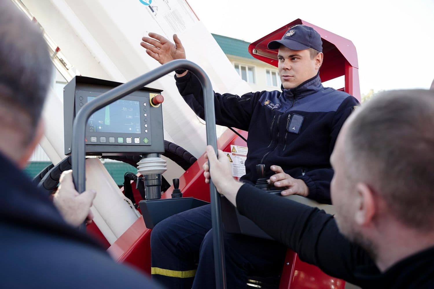 Вогнеборці Полтавщини отримали унікальну спецтехніку (фото)