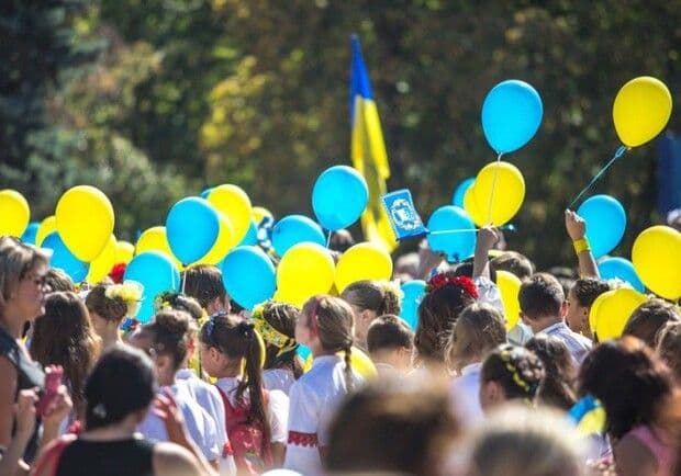 Полтавців запрошують долучитися до святкування Дня Конституції
