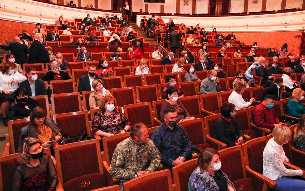 Сьогодні в Полтаві привітали обласних працівників освіти