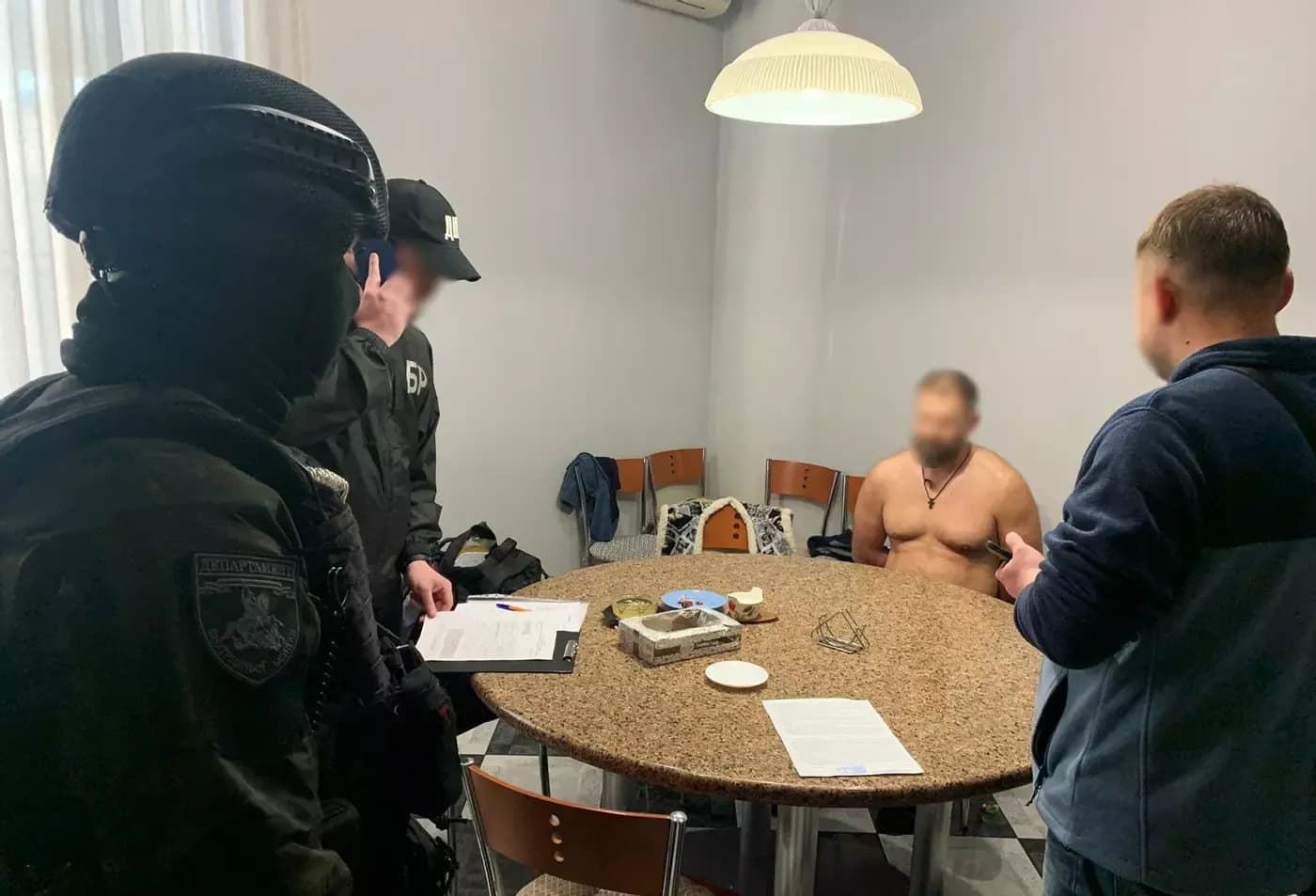 Багатомільйонний наркобізнес та злочинна група, що намагалась захопити завод на Полтавщині — головне за 19 травня