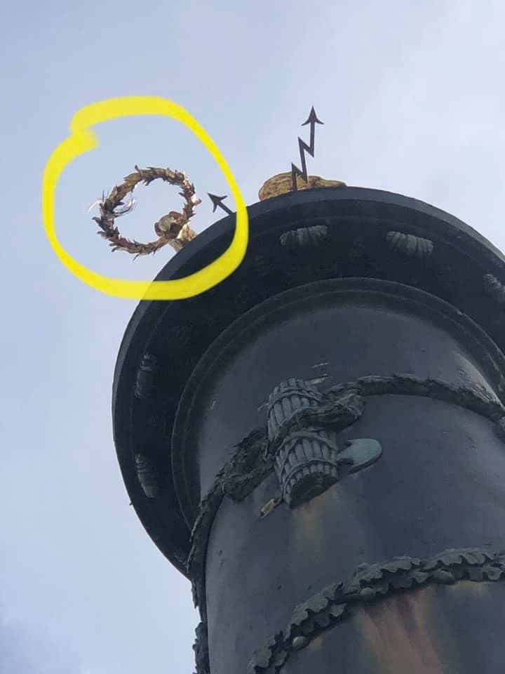 У Полтаві з монумента Слави зняли прапори (ФОТО)