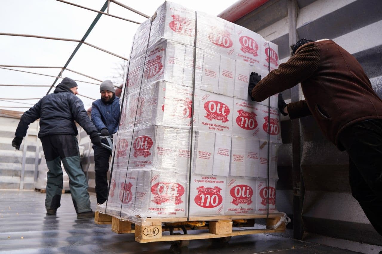 180 тонн продуктових наборів — в ОВА розповіли, хто отримає