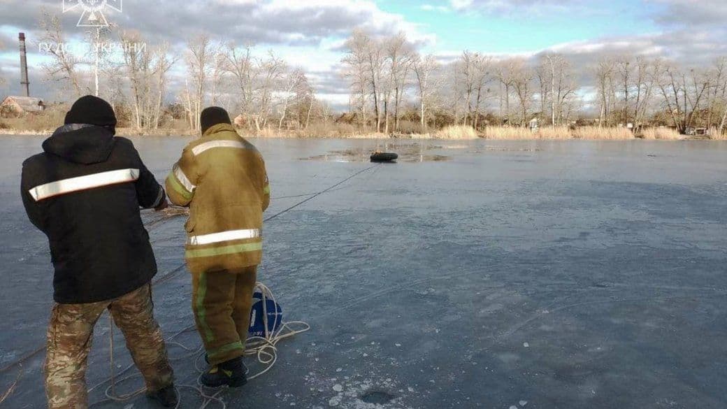 У Прирічковому парку Полтави жінка провалилася під кригу