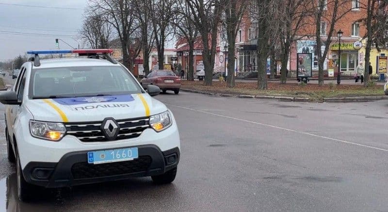 У Миргороді затримали чоловіка, який ходив вулицями міста з ножем