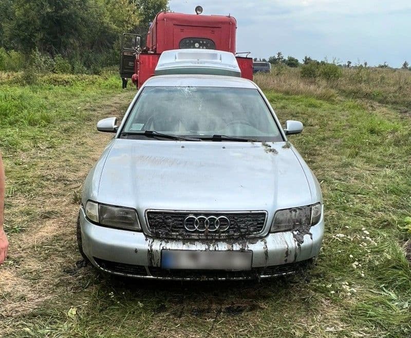 На Полтавщині з річки дістали автівку та тіло чоловіка