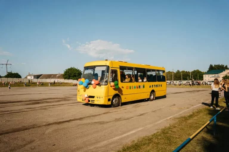 Для навчального закладу у Мачухах придбали шкільний автобус