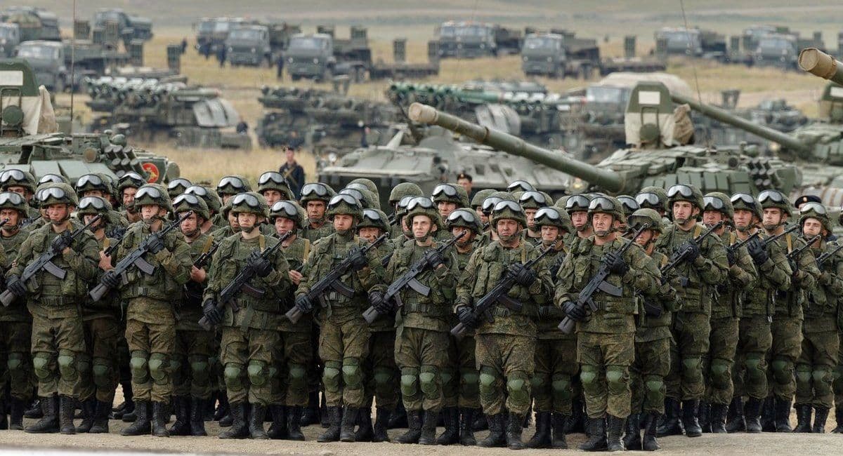 Росія зосередила 150 тисяч військових біля України і в Криму