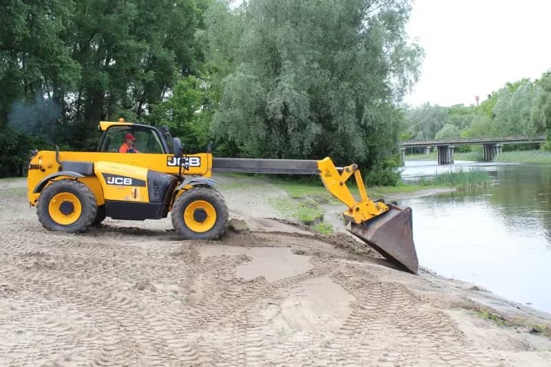 Купальний сезон розпочинається: У Гадячі облаштовують пляж