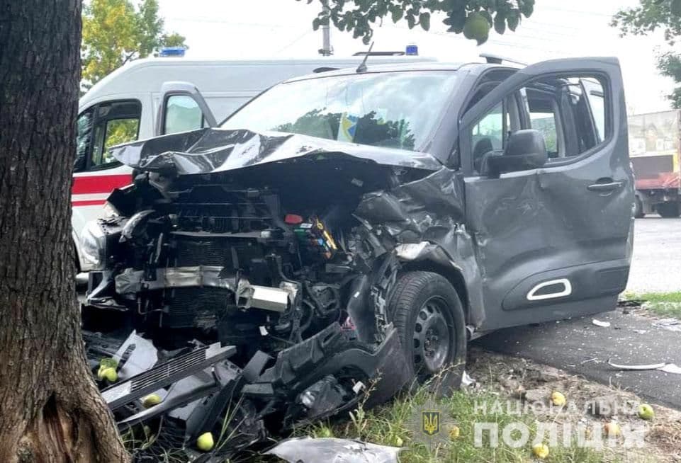 У Полтаві на перехресті зіткнулися два автомобілі
