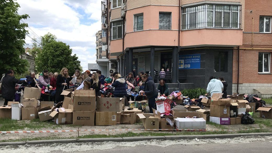 Безплатний одяг у Полтаві: для переселенців влаштували «Соціальний гардероб»