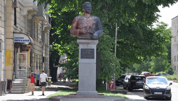 Знесення пам'ятників у Полтаві та погода на вихідні — головне за 7 квітня