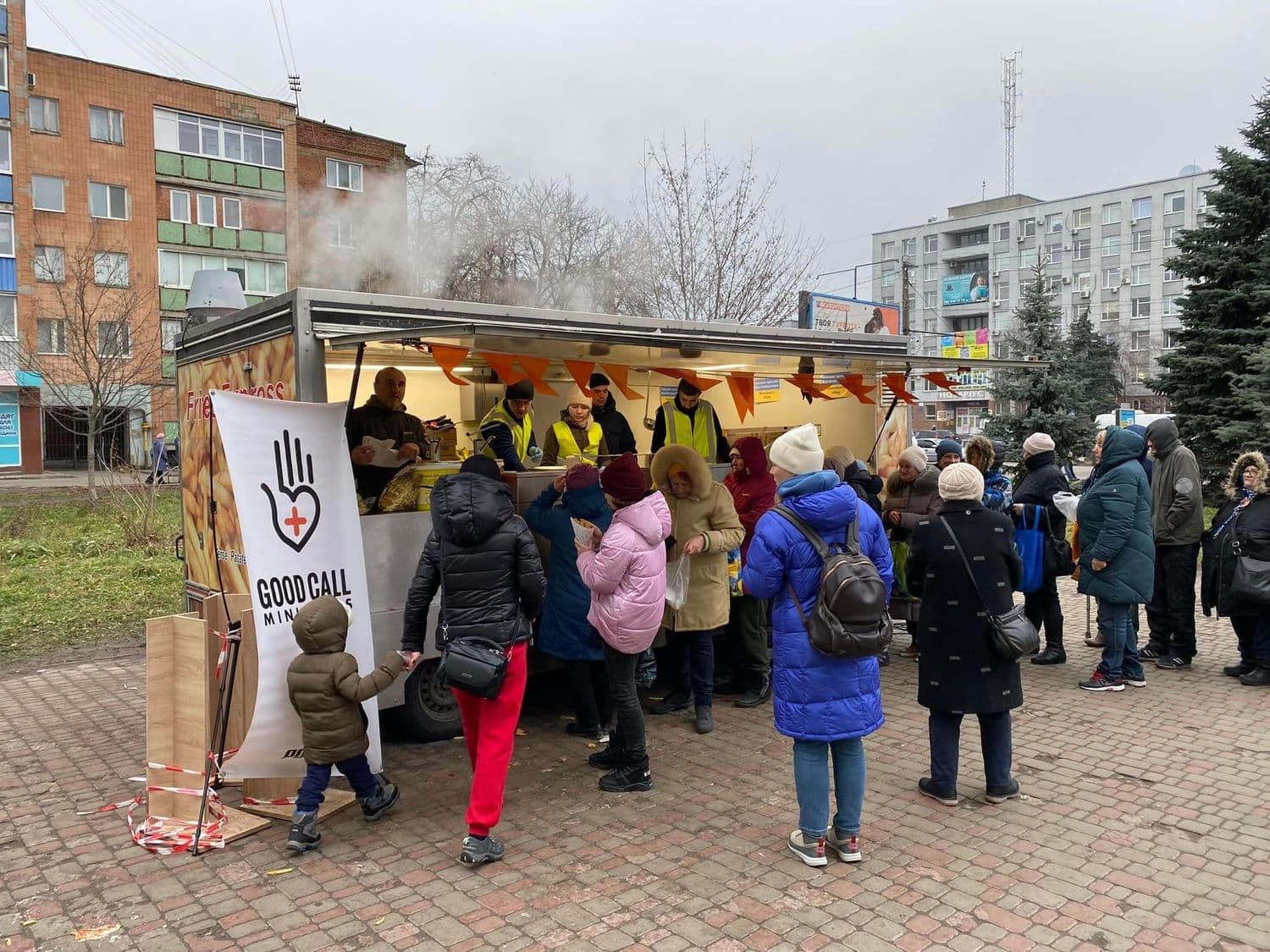 У Полтаві працює пункт видачі гарячих обідів