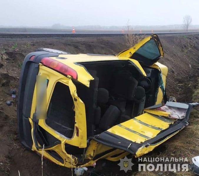 На Миргородщині легковик злетів у кювет: загинув водій