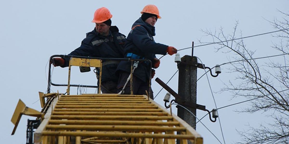 Через пориви вітру на Полтавщині може зникати світло