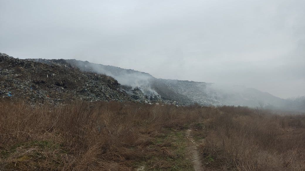 Під Полтавою вже шість днів горить сміттєзвалище