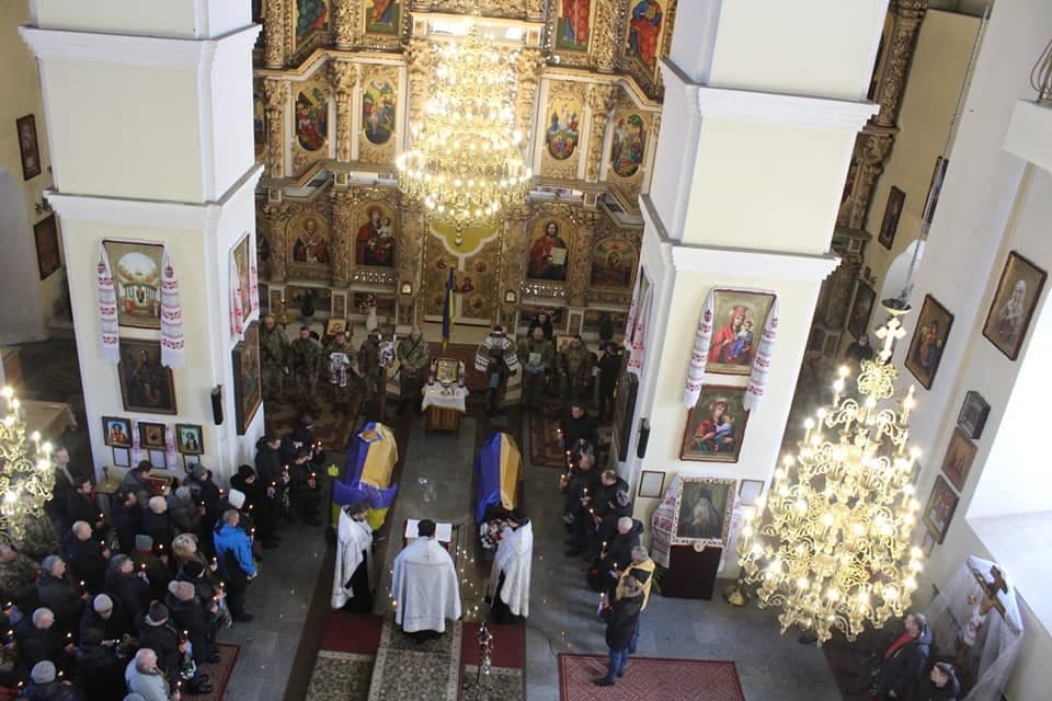 У соборі Полтави попрощалися з військовими, вбитими під Сєвєродонецьком