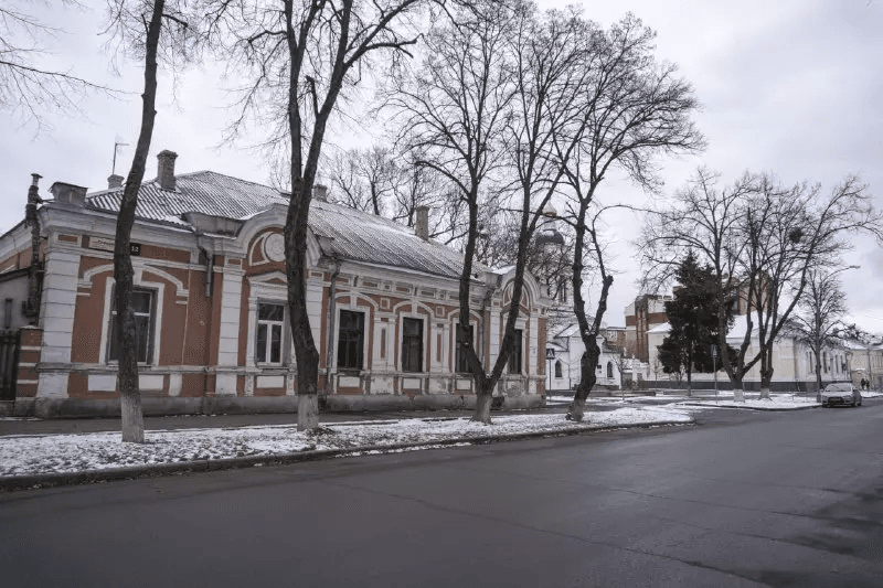 Полтавський суд зобов'язав укласти охоронний договір на Міський особняк «з модульйонами»