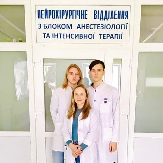 У Полтаві студенти-медики доглядають за важкопораненими бійцями ЗСУ