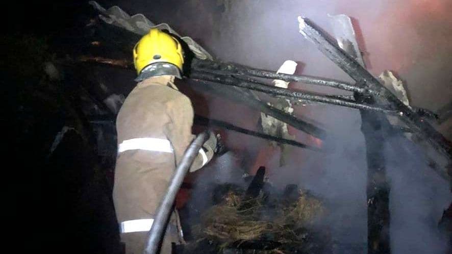 У Семенівці згорів сінник