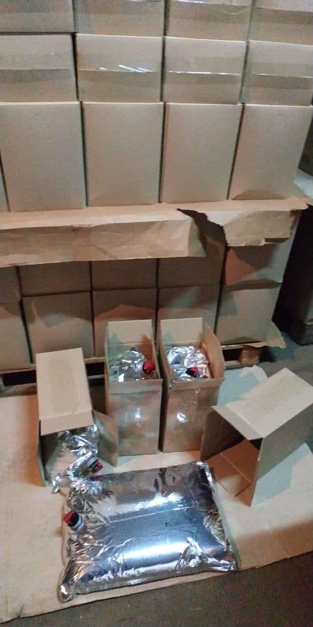 На Полтавщині в жителя Кременчука вилучили 3 тисячі літрів підробленого алкоголю