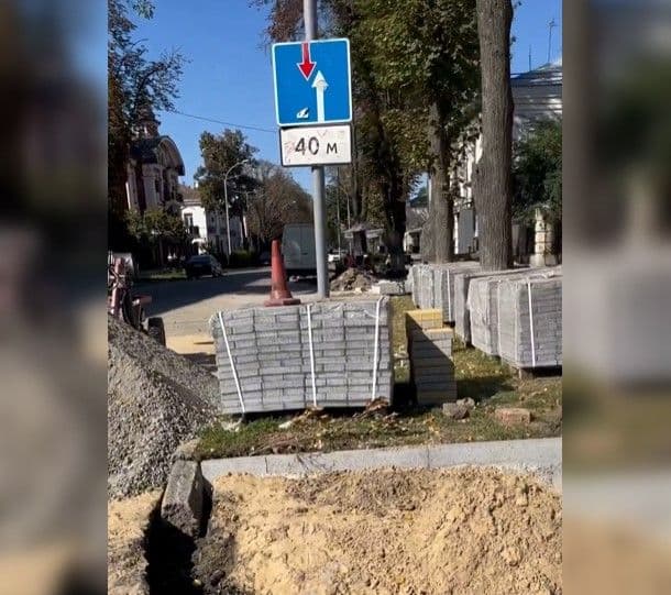 У Полтаві по вулиці Соборності призупинять укладання плитки