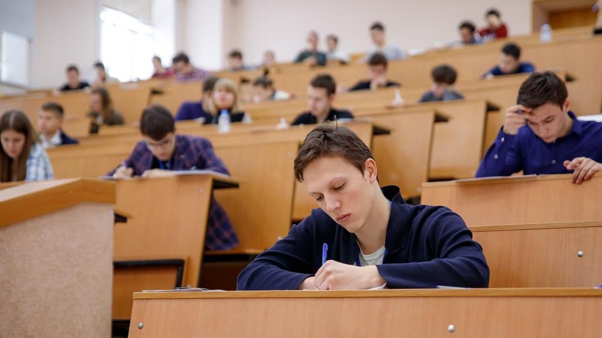 Які обов'язкові предмети для вступу здаватимуть полтавці цьогоріч