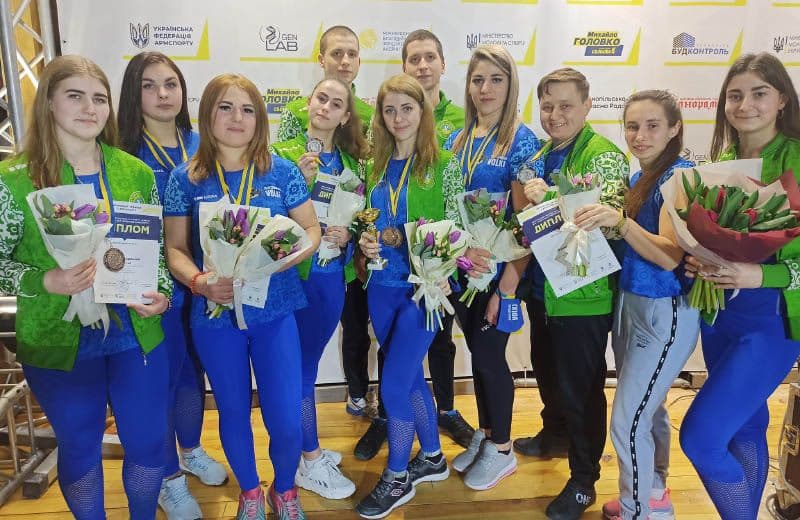 На Чемпіонаті з армреслінгу спортсмени з Полтавщини отримали 14 медалей