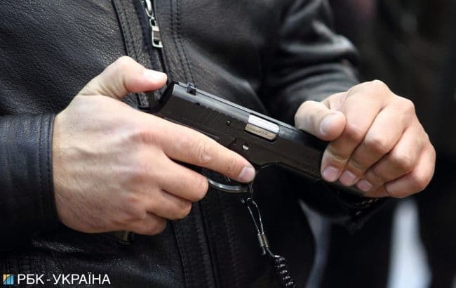 У Полтаві біля зупинки чоловік стріляв зі зброї. ОНОВЛЕНО